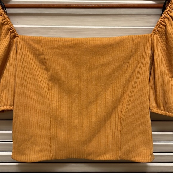 144. Forever 21 Crop Top in Gold - Picture 4 of 12